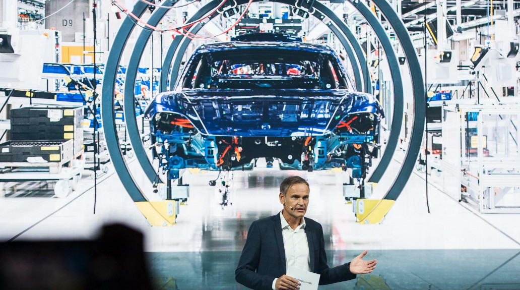 Vorstellung des rein elektrisch betriebenen Porsche-Modells Taycan: Vorstand Oliver Blume auf der IAA