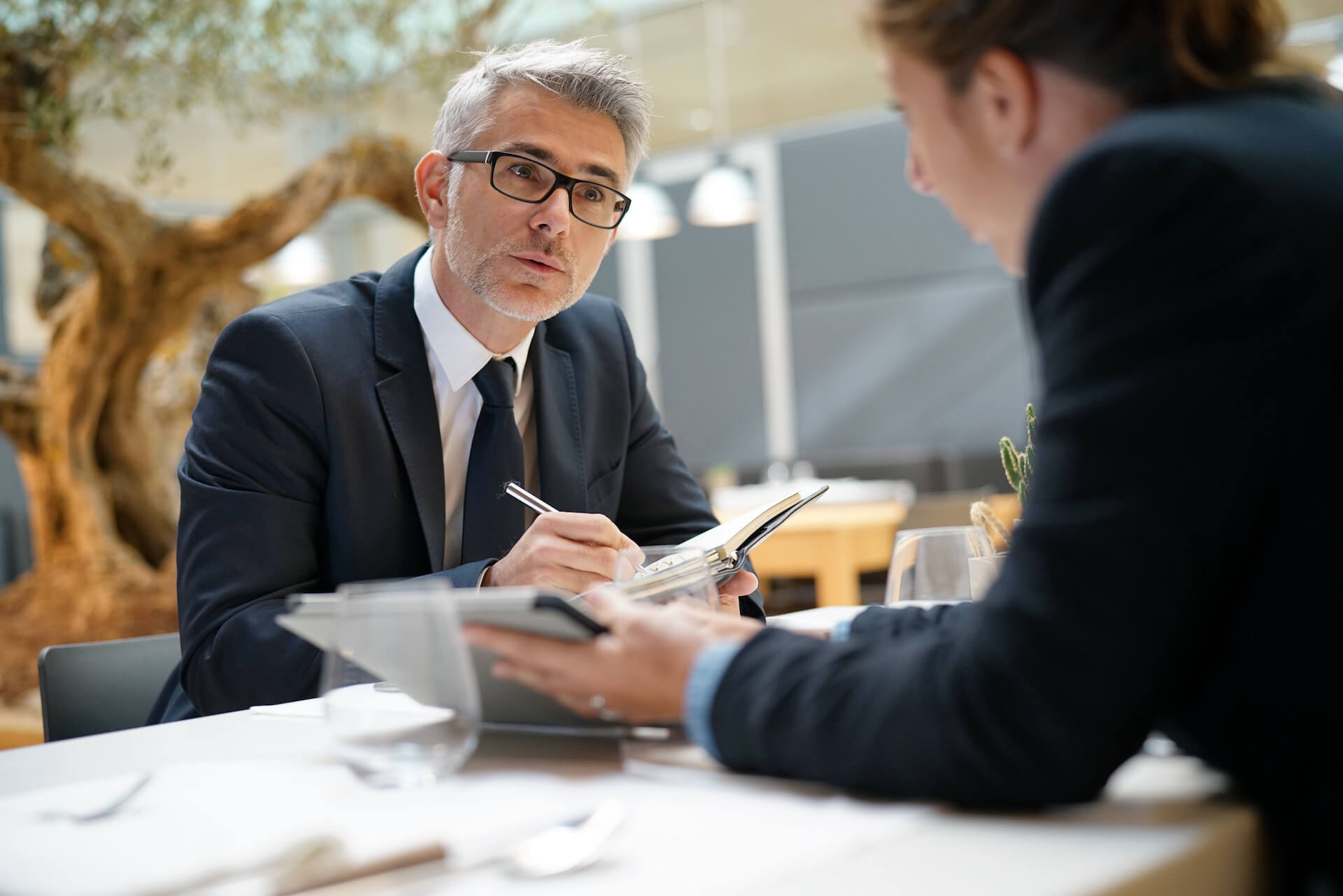 Jahresgespräche für Mitarbeiter Tipps für das Gespräch mit dem Chef Karriere.de